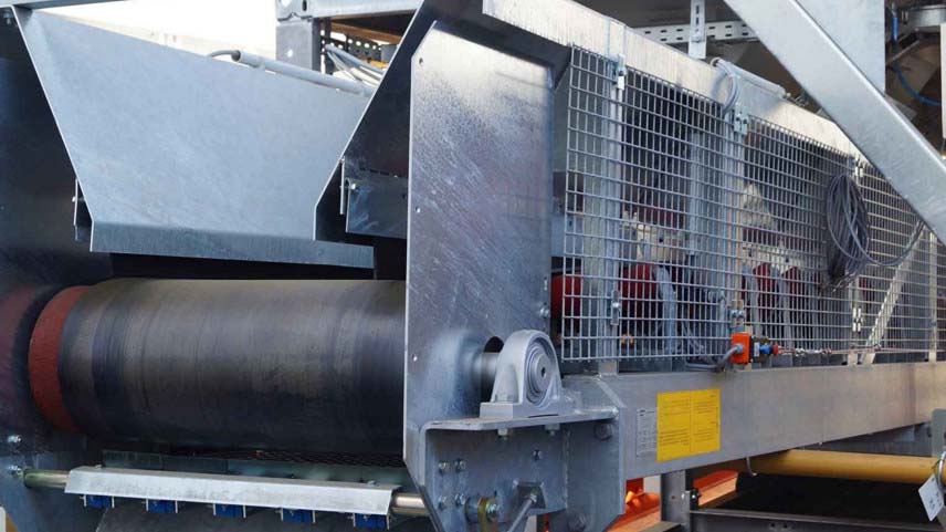 皮帶傾斜輸送機.jpg 皮帶傾斜輸送機.jpg